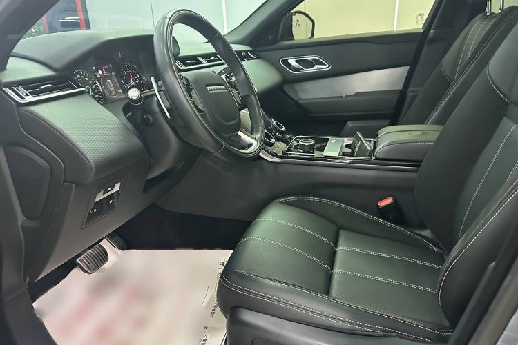 Used Land Rover Range Velar 2019 250 PS R-DYNAMIC S Interior 4