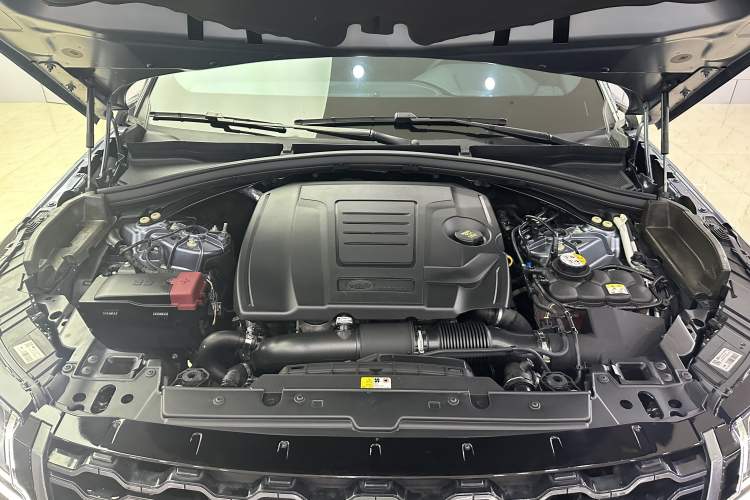 Used Land Rover Range Velar 2019 250 PS R-DYNAMIC S Interior 6