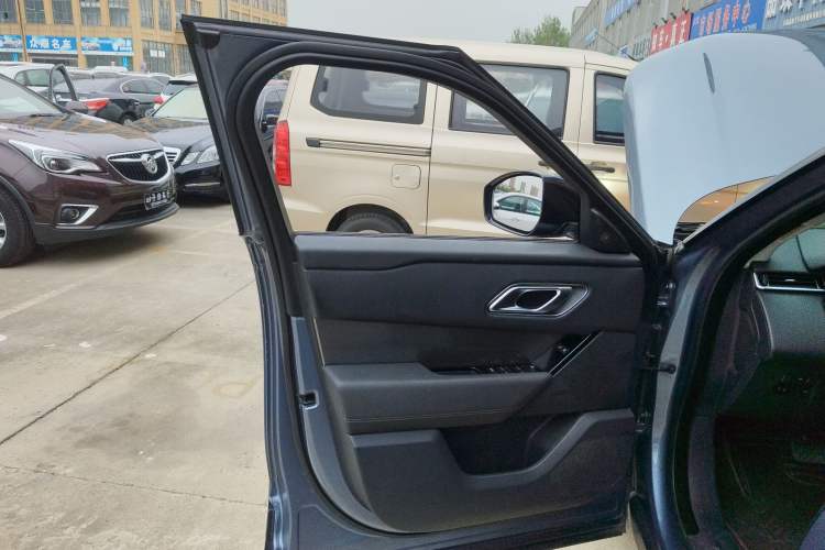 Used Land Rover Range Velar 2019 250 PS Left Front Door Interior