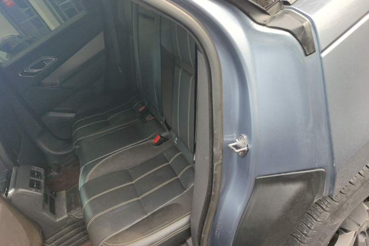 Used Land Rover Range Velar 2019 250 PS R-DYNAMIC S Left Rear Seat