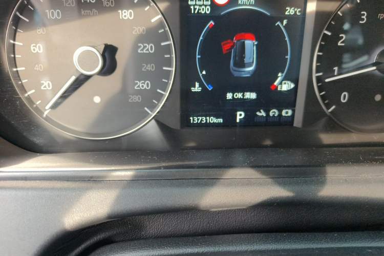 Used Land Rover Range Velar 2019 250 PS R-DYNAMIC S Odometer Close Up