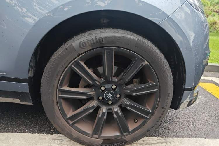 Used Land Rover Range Velar 2019 250 PS R-DYNAMIC S Right Front Wheel Hub
