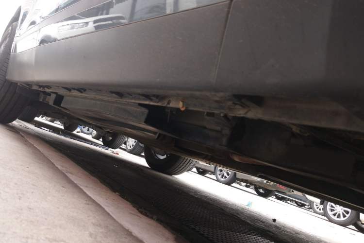 Used Land Rover Range Velar 2019 250 PS Right Side Sill