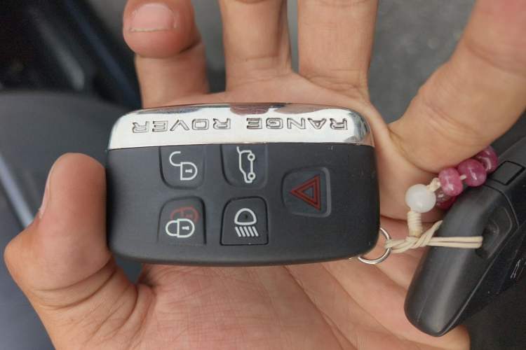 Used Land Rover Range Velar 2019 250 PS R-DYNAMIC S Vehicle Key
