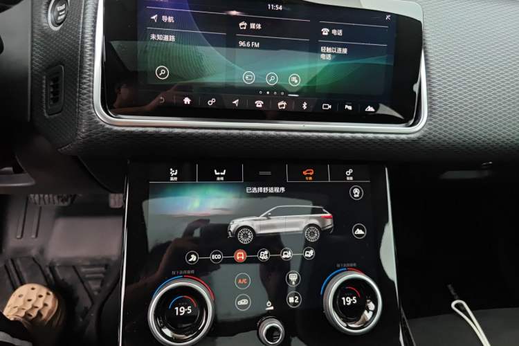Used Land Rover Range Velar 2019 250 PS Audio And AC Panel