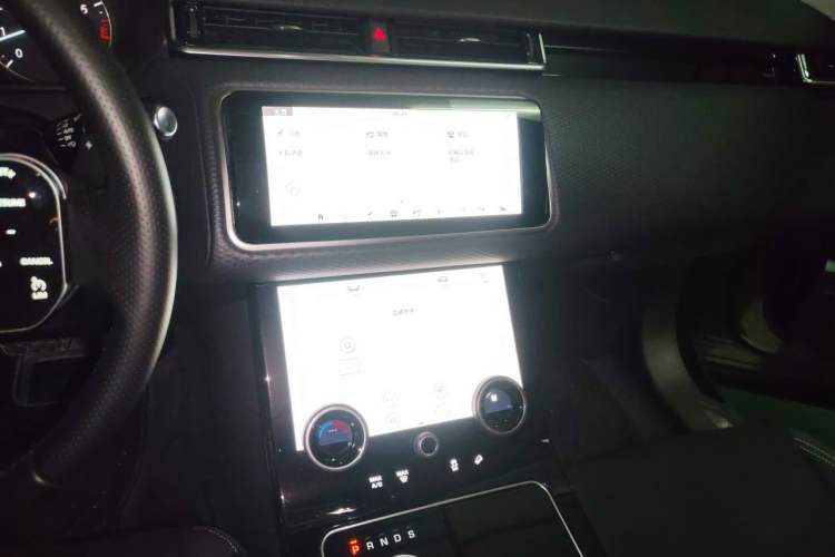 Used Land Rover Range Velar 2019 250 PS Audio And AC Panel