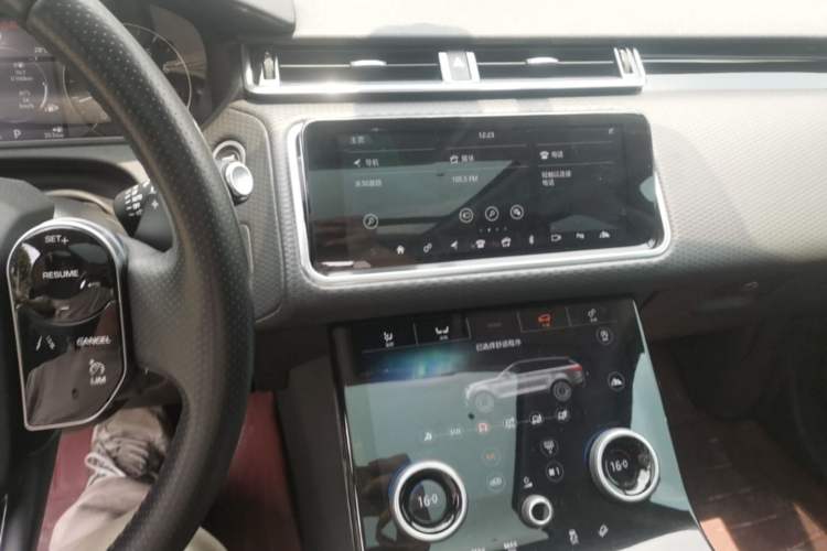 Used Land Rover Range Velar 2019 250 PS Audio And AC Panel