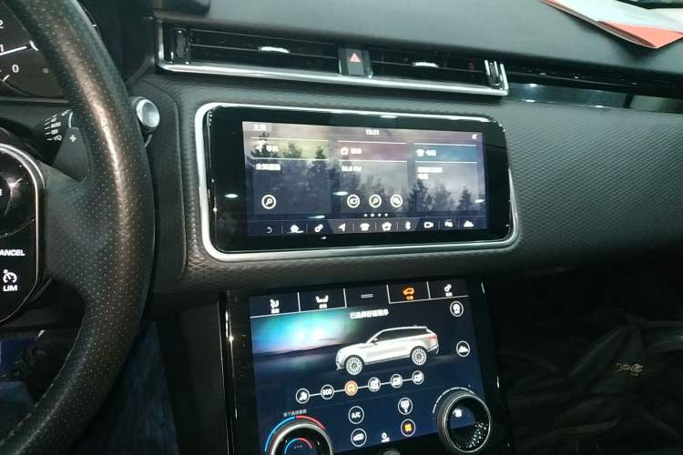 Used Land Rover Range Velar 2019 250 PS Audio And AC Panel