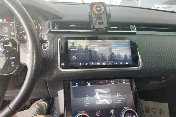 Used Land Rover Range Velar 2019 250 PS Audio And AC Panel