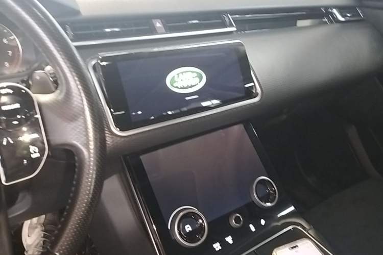 Used Land Rover Range Velar 2019 250 PS Audio And AC Panel