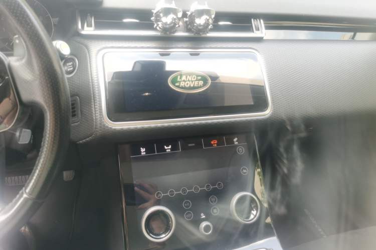 Used Land Rover Range Velar 2019 250 PS Audio And AC Panel