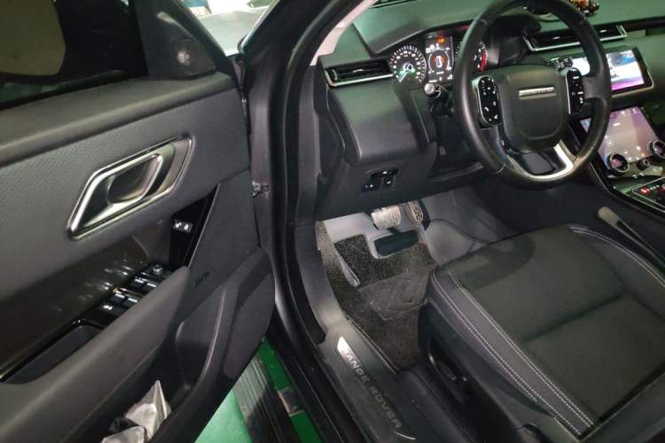 Used Land Rover Range Velar 2019 250 PS Driver Seat