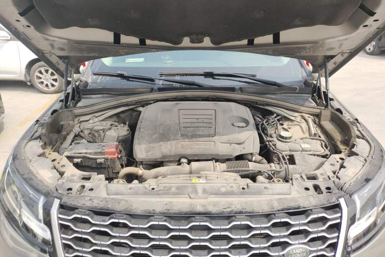 Used Land Rover Range Velar 2019 250 PS Engine Bay