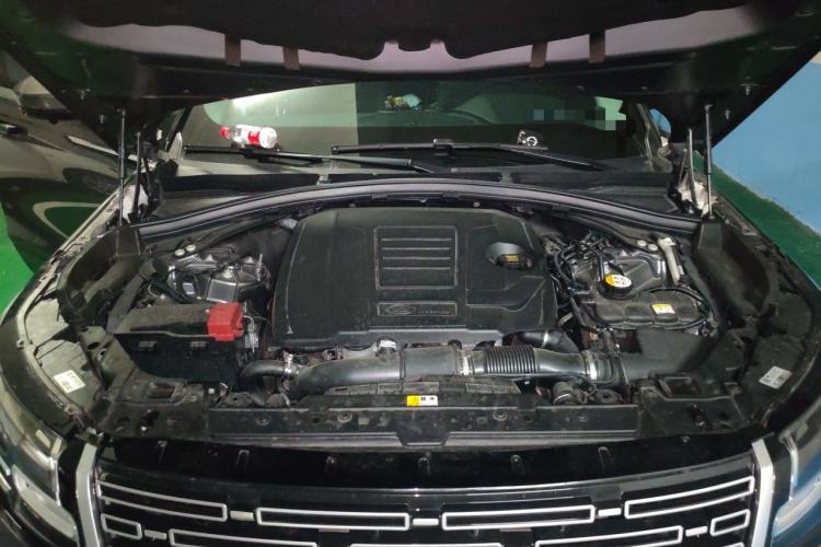 Used Land Rover Range Velar 2019 250 PS Engine Bay