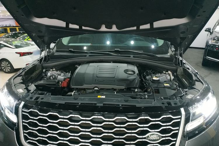 Used Land Rover Range Velar 2019 250 PS Engine Bay