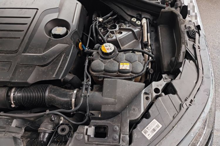 Used Land Rover Range Velar 2019 250 PS Engine Bay Left