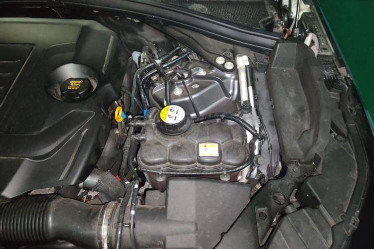 Used Land Rover Range Velar 2019 250 PS Engine Bay Left