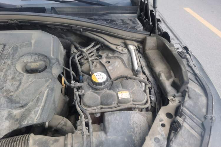 Used Land Rover Range Velar 2019 250 PS Engine Bay Left