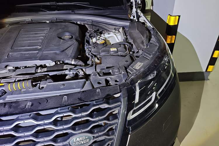 Used Land Rover Range Velar 2019 250 PS R-DYNAMIC S Engine Bay Left