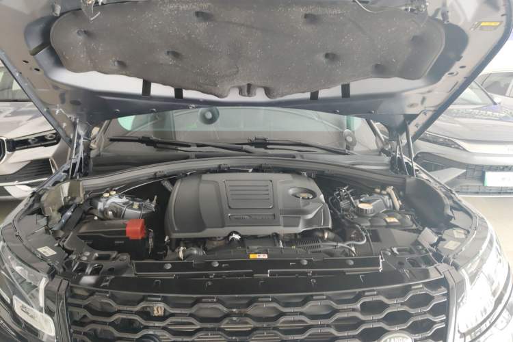 Used Land Rover Range Velar 2019 250 PS Engine Bay