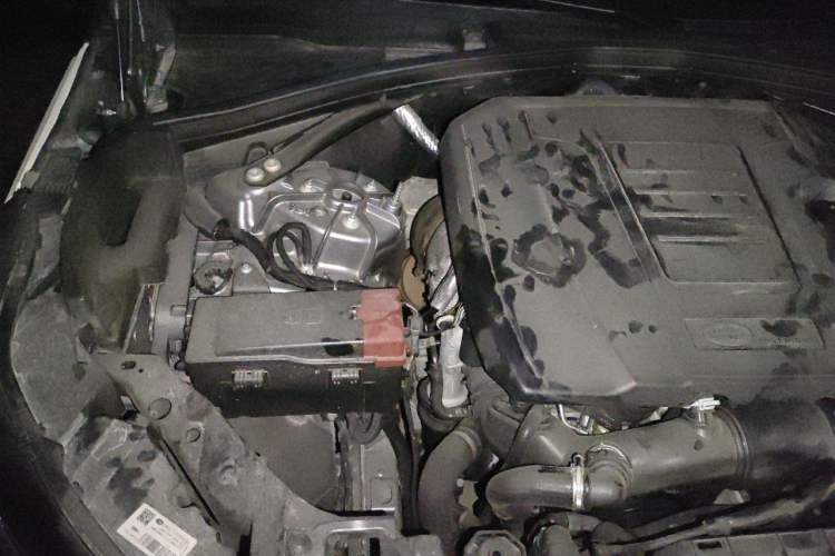 Used Land Rover Range Velar 2019 250 PS Engine Bay Right
