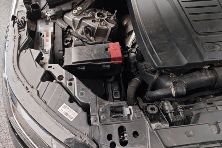 Used Land Rover Range Velar 2019 250 PS Engine Bay Right