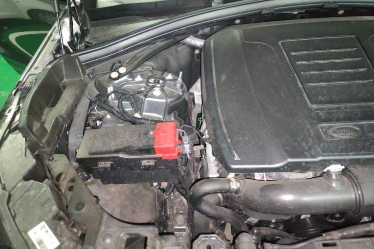 Used Land Rover Range Velar 2019 250 PS Engine Bay Right