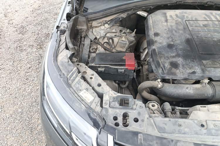Used Land Rover Range Velar 2019 250 PS R-DYNAMIC S Engine Bay Right