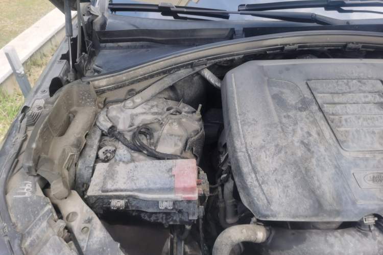 Used Land Rover Range Velar 2019 250 PS Engine Bay Right