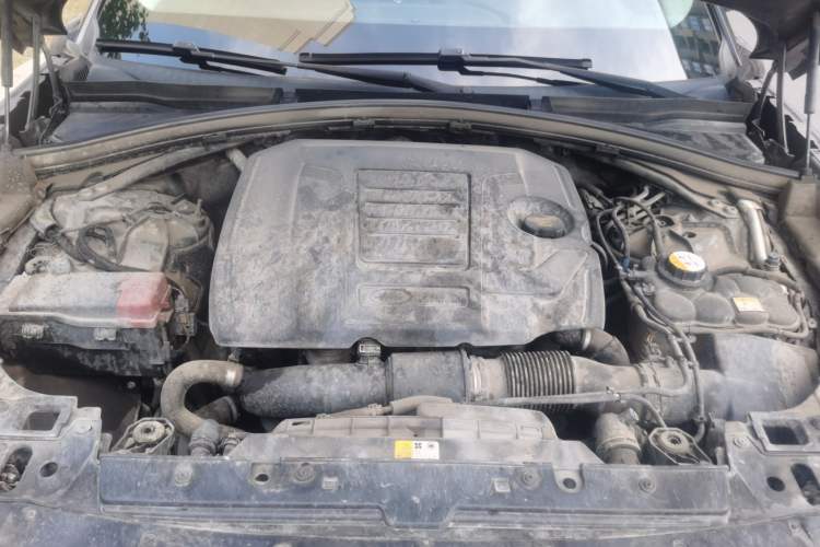 Used Land Rover Range Velar 2019 250 PS Engine Bay