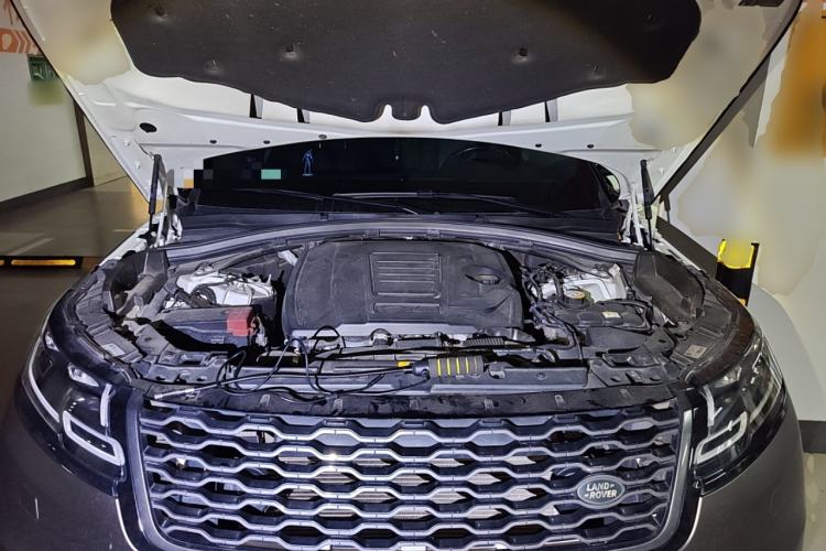 Used Land Rover Range Velar 2019 250 PS R-DYNAMIC S Engine Bay