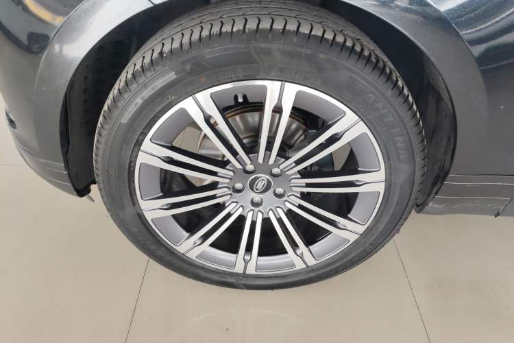 Used Land Rover Range Velar 2019 250 PS Exterior 4