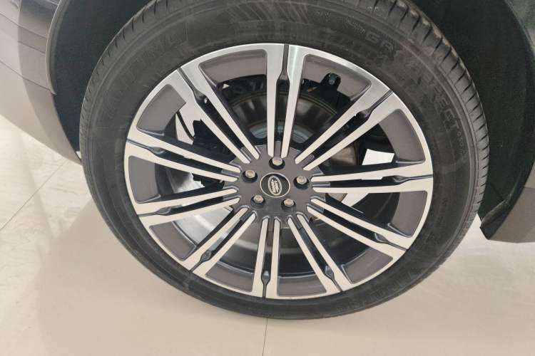 Used Land Rover Range Velar 2019 250 PS Exterior 5