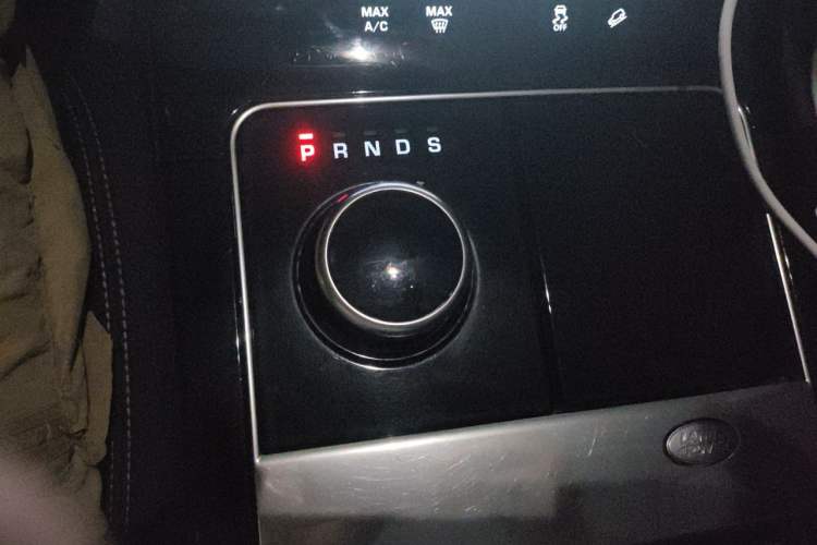 Used Land Rover Range Velar 2019 250 PS Gear Lever