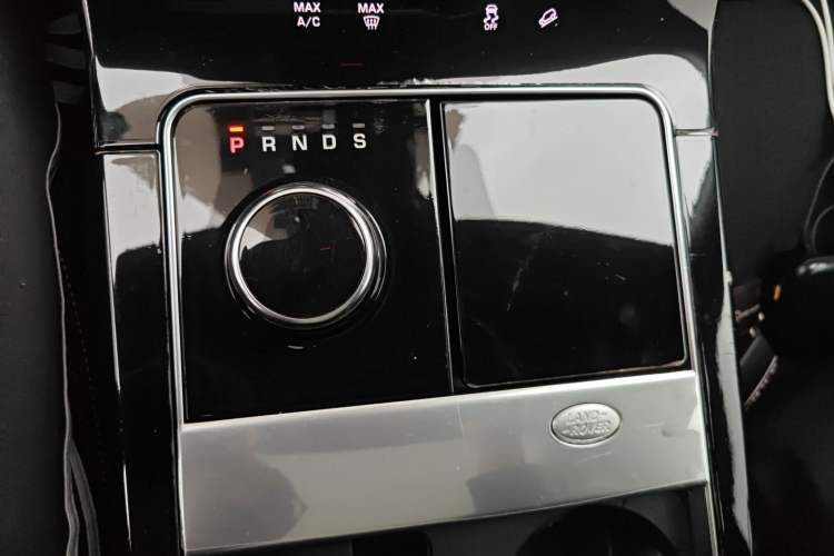 Used Land Rover Range Velar 2019 250 PS Gear Lever