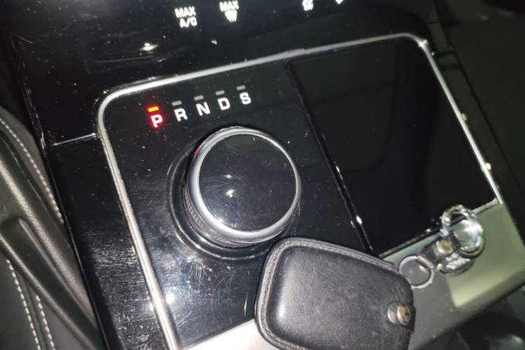 Used Land Rover Range Velar 2019 250 PS Gear Lever