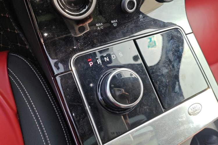 Used Land Rover Range Velar 2019 250 PS Gear Lever