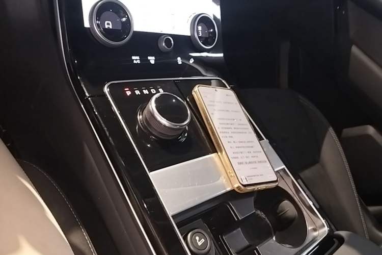 Used Land Rover Range Velar 2019 250 PS Gear Lever