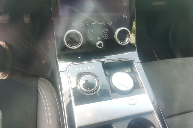 Used Land Rover Range Velar 2019 250 PS Gear Lever