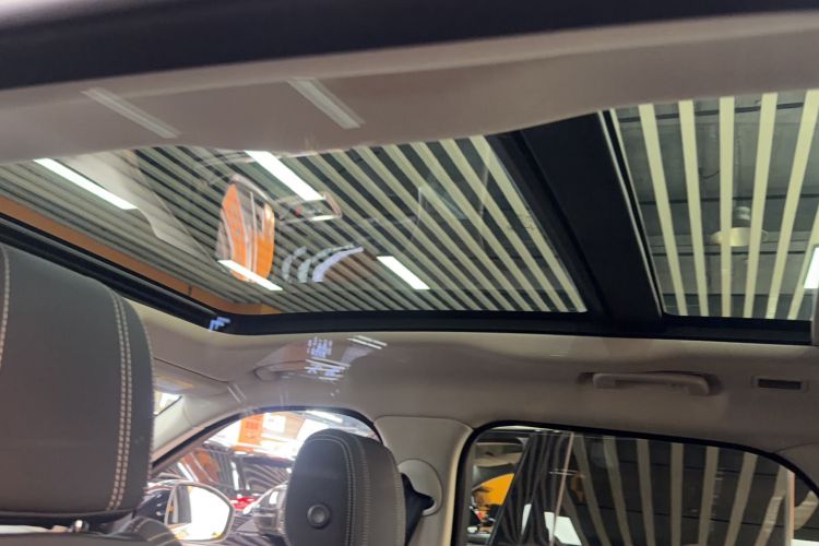 Used Land Rover Range Velar 2019 250 PS Headliner