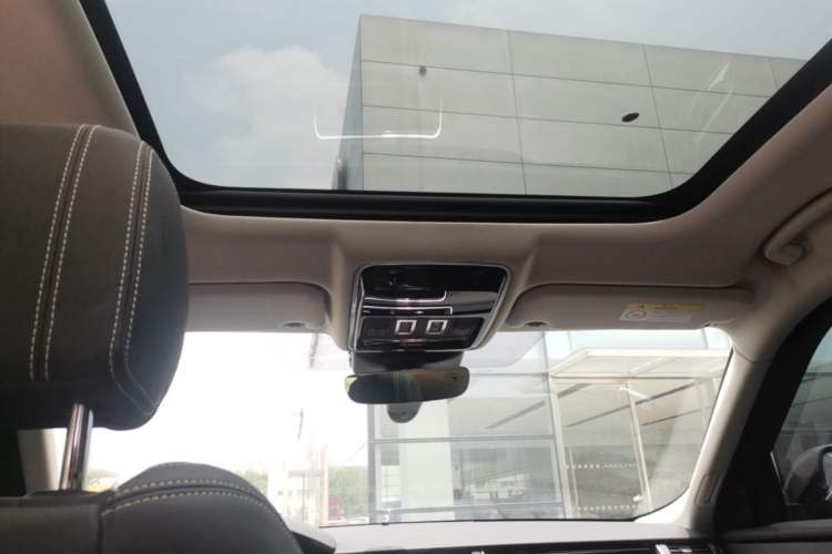 Used Land Rover Range Velar 2019 250 PS Headliner