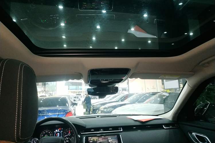 Used Land Rover Range Velar 2019 250 PS Headliner