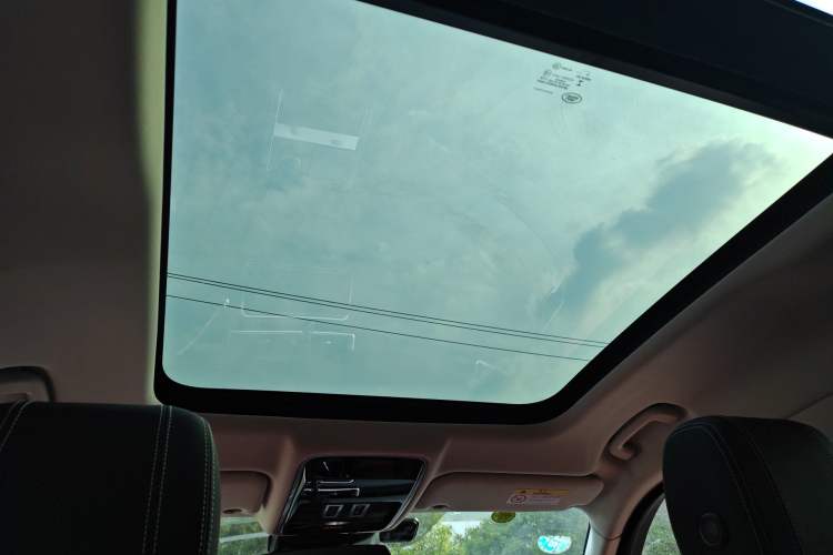 Used Land Rover Range Velar 2019 250 PS Headliner