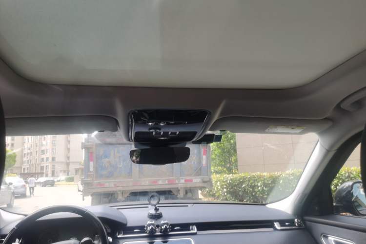 Used Land Rover Range Velar 2019 250 PS Headliner