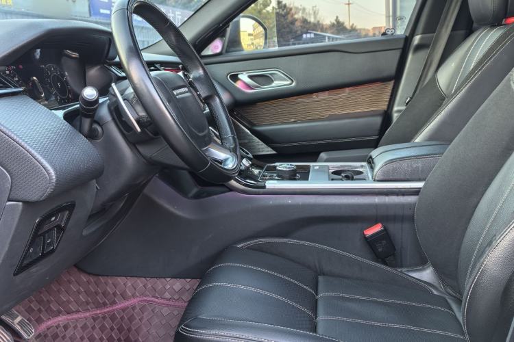 Used Land Rover Range Velar 2019 380 PS R-DYNAMIC SE Interior 2