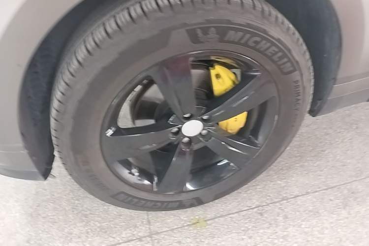 Used Land Rover Range Velar 2019 250 PS Left Front Wheel Hub