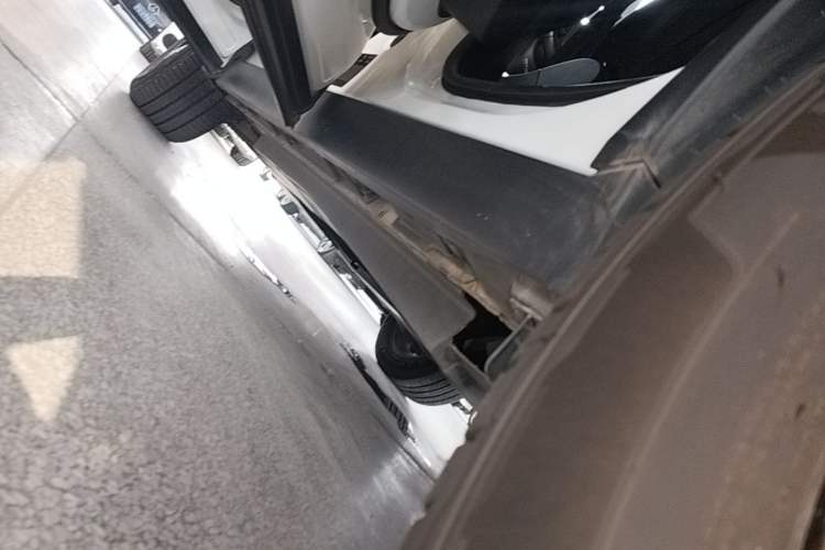 Used Land Rover Range Velar 2019 250 PS Left Side Sill