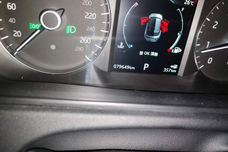 Used Land Rover Range Velar 2019 250 PS Odometer Close Up