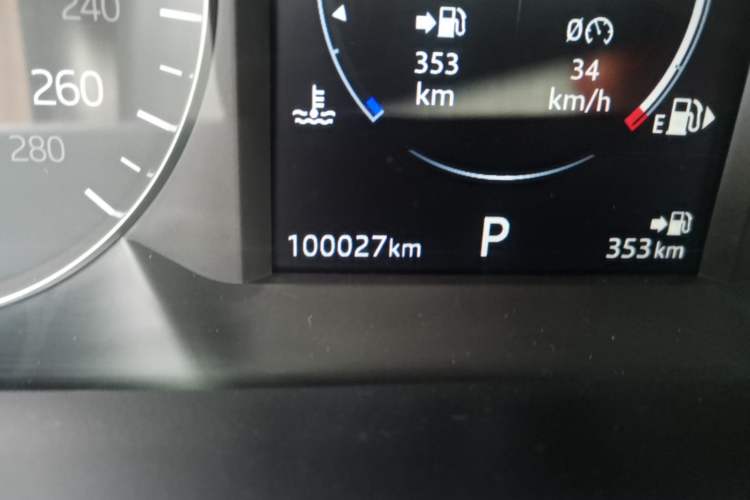 Used Land Rover Range Velar 2019 250 PS Odometer Close Up