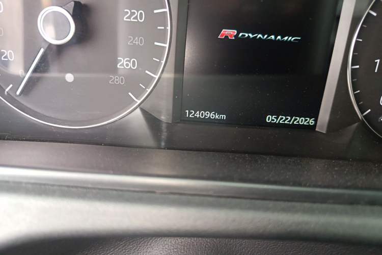 Used Land Rover Range Velar 2019 250 PS R-DYNAMIC S Odometer Close Up